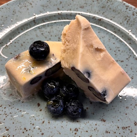 Earl Grey-glass med honung &amp; lime-marinerade blåbär